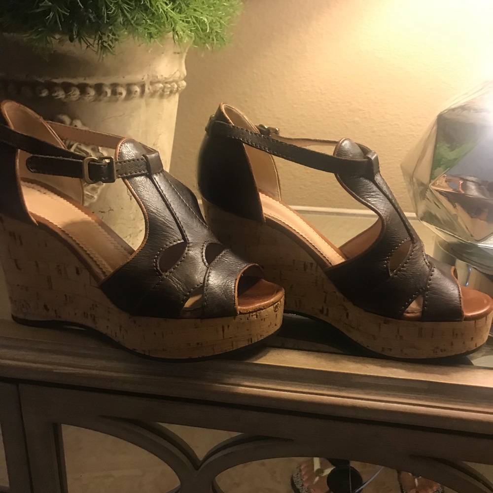 CHLOE BROWN  WEDGES